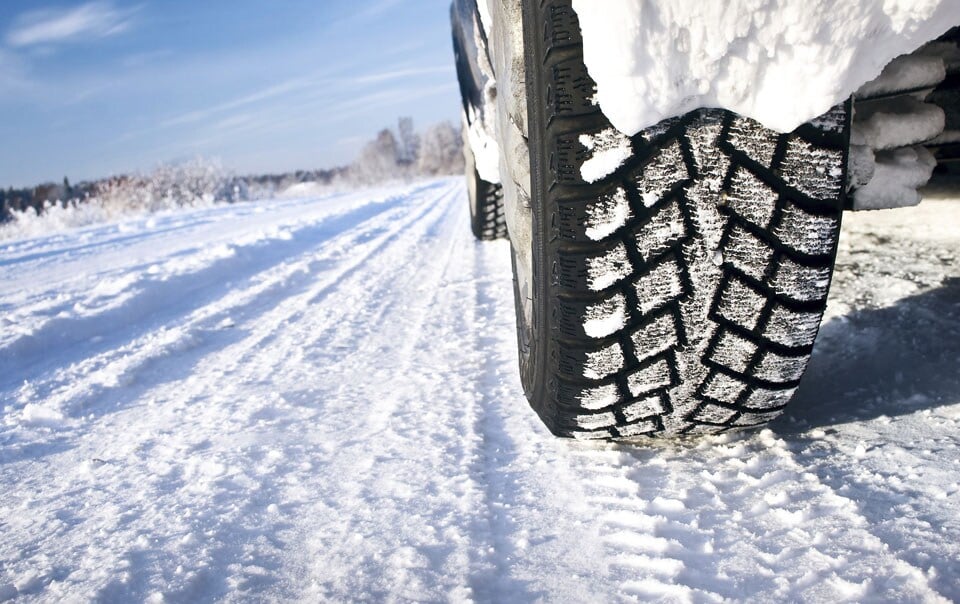 Snow Tires vs. All-Season Tires: What’s Best for Winter Driving?